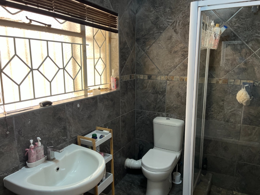 5 Bedroom Property for Sale in Potchefstroom North West